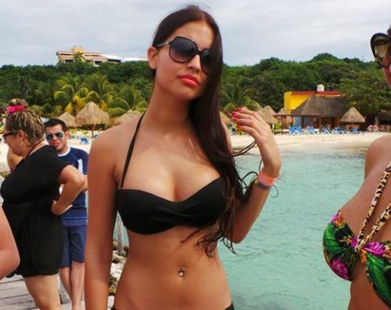 SUPER FOTO Fotbalistul din Liga I care si-a dus iepurasul PlayBoy in Mexic! Imagini INCENDIARE de pe plaja:_7