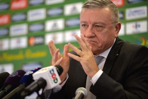 Ce spune fostul sef al FRF despre cadoul de 5000 &euro; pe luna pe care il va primi Sandu: O propunere nascuta dintr-un cap bolnav! Sandu, SOC: Accept banii :)
