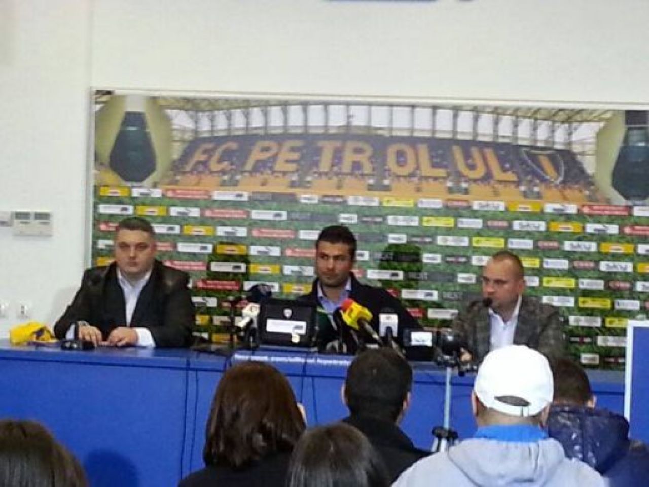 ZI CU MUTU | Mutu a fost chemat sa INJURE Steaua si Dinamo! Ce gest a facut in fata ultrasilor de la Petrolul_2