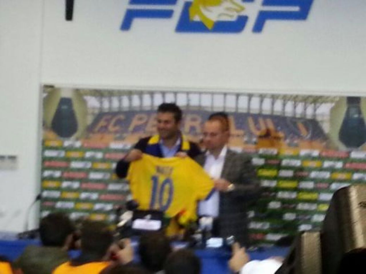 ZI CU MUTU | Mutu a fost chemat sa INJURE Steaua si Dinamo! Ce gest a facut in fata ultrasilor de la Petrolul_3
