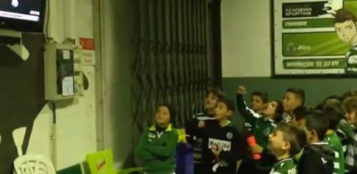 Fericire MAXIMA in vestiar! Idolul lor a castigat! Reactia incredibila a unei grupe de copii de la Sporting! VIDEO