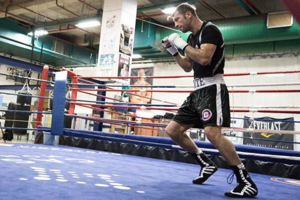 BUTE vs PASCAL LIVE BLOG, Ridica-te, Bute | Jean Pascal se impune la decizie! Apatic, temator, neinspirat! Este finalul carierei pentru Bute? VIDEO_2