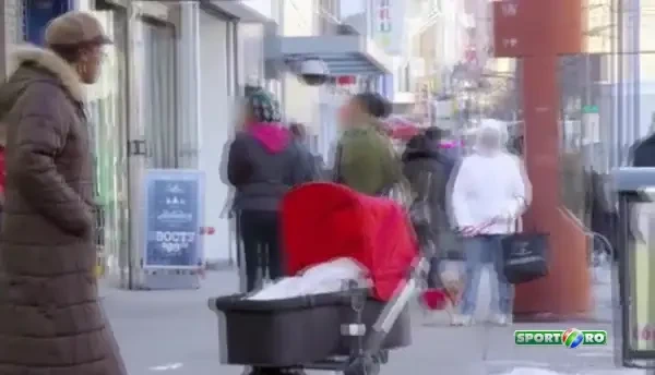 Farsa zilei! Au crezut ca e un bebelus dragalas, dar s-au speriat de moarte! Ce se afla in carucior: VIDEO