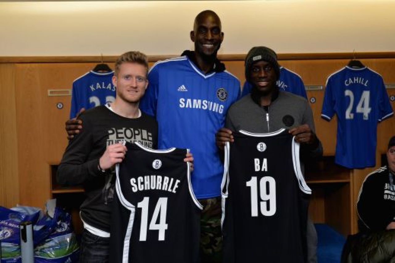 S-a intors Drogba la Chelsea? Imagini de senzatie din vestiarul de pe Stamford Bridge! Ce au fost pusi sa faca STARURILE lui Mourinho!_3