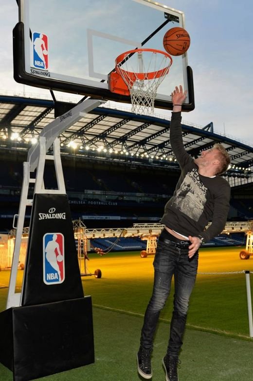 S-a intors Drogba la Chelsea? Imagini de senzatie din vestiarul de pe Stamford Bridge! Ce au fost pusi sa faca STARURILE lui Mourinho!_4