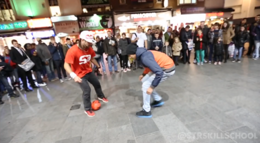 Cele mai tari scheme DIN LUME! Vezi ce se intampla cand ii ascunde mingea :)) VIDEO GENIAL