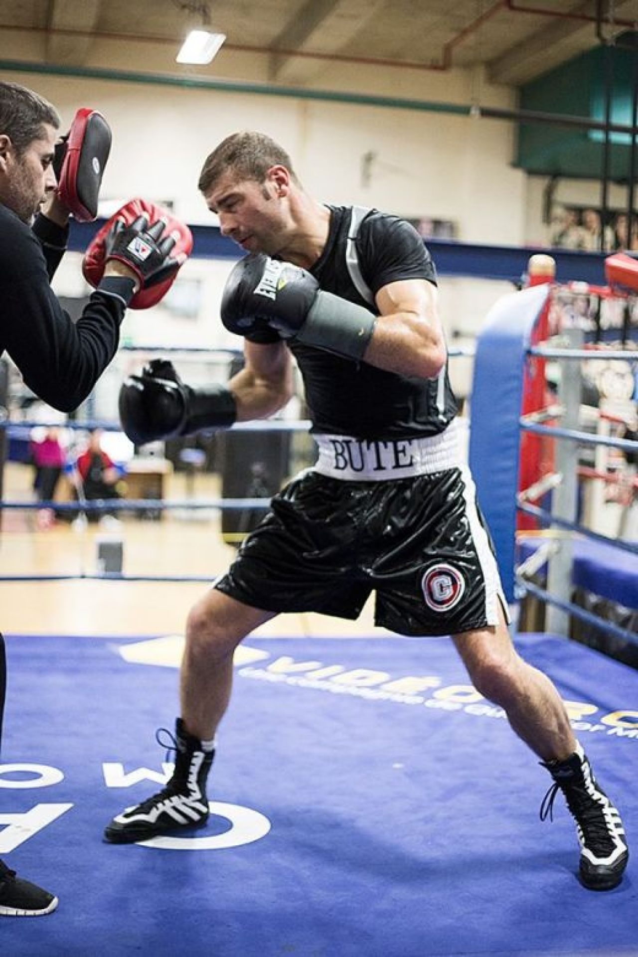 BUTE vs PASCAL LIVE BLOG, Ridica-te, Bute | Jean Pascal se impune la decizie! Apatic, temator, neinspirat! Este finalul carierei pentru Bute? VIDEO_7