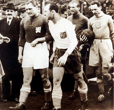 Povestea celui mai MARE golgheter din istorie! Fascistii i-au furat gloria, nazistii i-au interzis sa mai joace, iar comunistii l-au distrus! Marcatorul mai bun decat Pele si Romario!_7