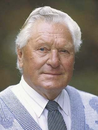 Povestea celui mai MARE golgheter din istorie! Fascistii i-au furat gloria, nazistii i-au interzis sa mai joace, iar comunistii l-au distrus! Marcatorul mai bun decat Pele si Romario!_8