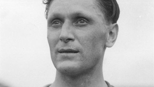 Povestea celui mai MARE golgheter din istorie! Fascistii i-au furat gloria, nazistii i-au interzis sa mai joace, iar comunistii l-au distrus! Marcatorul mai bun decat Pele si Romario!_11