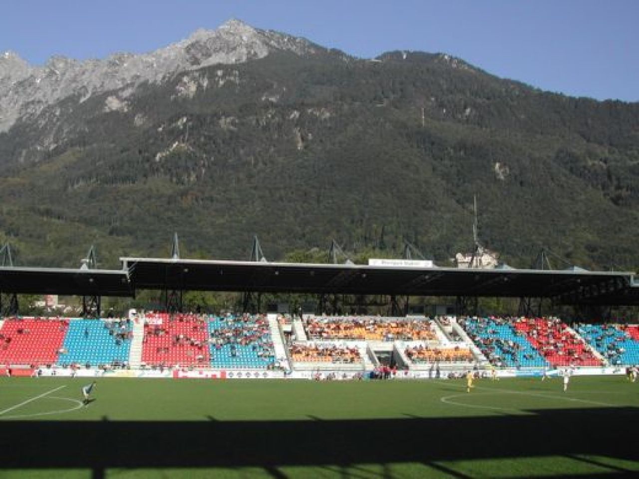TOP 10 cele mai FRUMOASE stadioane din lume! De la gazoane la 3600 de metri la arene aflate in mijlocul apei! Super FOTO:_5