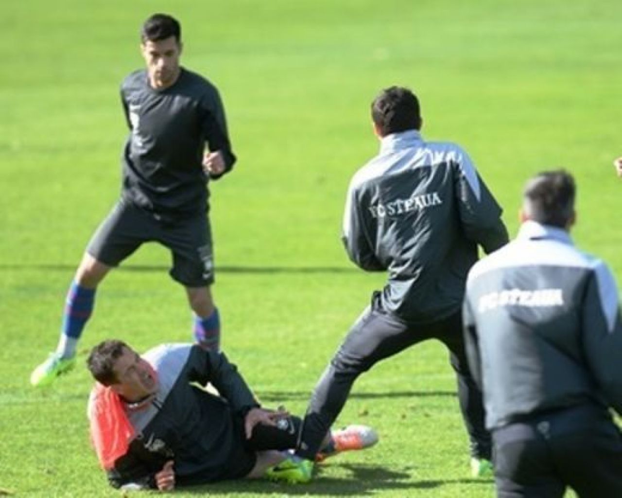 Reghe si Steaua 'Risc Maxim'! Imaginile care ii puteau distruge pe jucatorii Stelei in cantonament! Cele mai urate intrari:_2