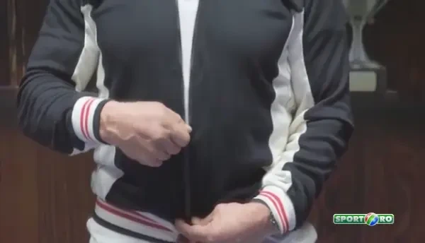 Arnold Schwarzenegger, campion la tenis de masa in COSTUMUL lui Bjorn Borg! Super imagini pentru un eveniment UNIC in lume! VIDEO