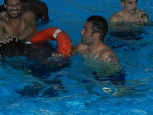 NEBUNIE cu Mutu in piscina! Toti jucatorii au explodat de ras! Ce i-a facut lui Contra in Turcia_2
