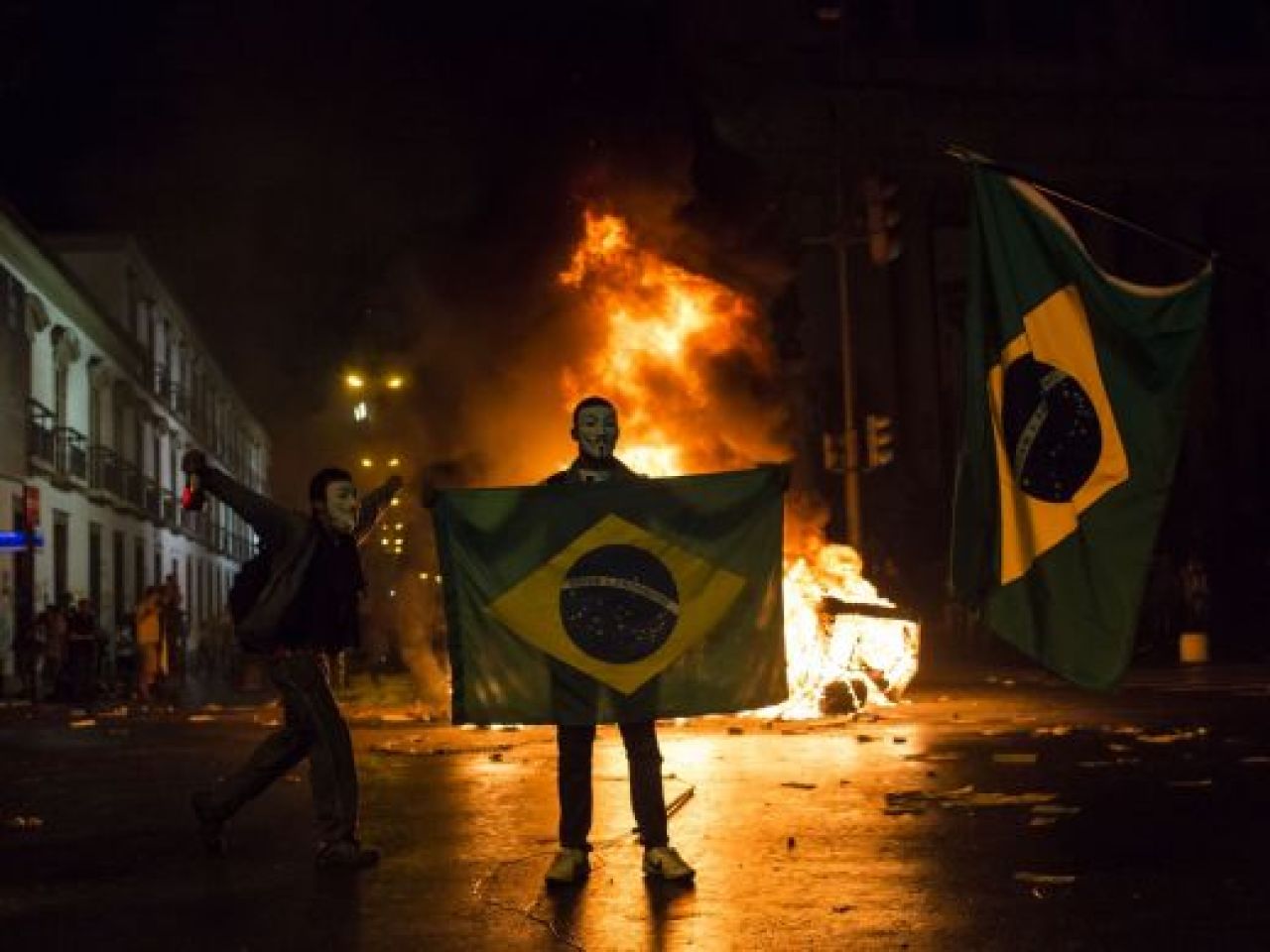 Teribilul pret platit pentru cea mai frumoasa sarbatoare din fotbal! Farmecul Mondialului, ingropat in sange, lacrimi si revolte: