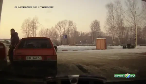 Chuck Norris i-a dat LIKE dupa faza asta! Cum sa alimentezi masina, metoda ruseasca! VIDEO