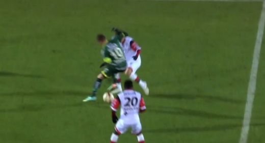 Mourinho il poate chema inapoi la Chelsea dupa ce a vazut faza asta! Fratele lui Hazard a ametit 2 adversari in cateva secunde: VIDEO