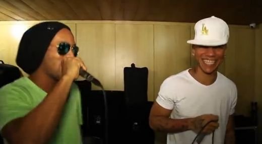 Astupati-va urechile! Ronaldinho s-a apucat de cantat :)) Clipul care a strans in 4 zile 723.000 de vizualizari! VIDEO