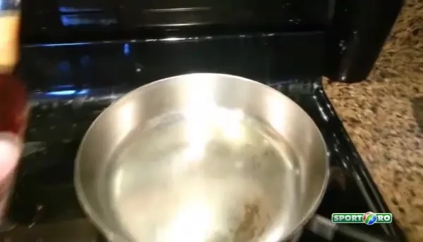 Experiment inedit: ce se intampla cand pui bere intr-o tigaie incinsa?! VIDEO: