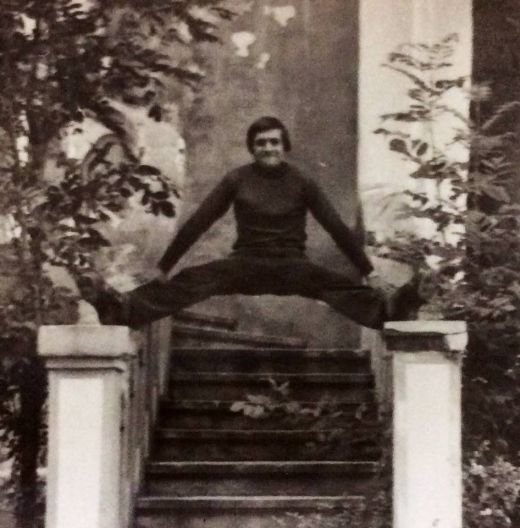 Van Damme a copiat reclama cu spagatul! O legenda a Stelei a facut miscarea celebra cu mult timp in urma! :) FOTO
