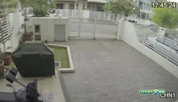 Scena desprinsa din FILME! O femeie il rupe cu bataia pe hotul care incearca sa ii fure poseta :)) VIDEO