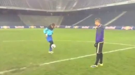 Neymar a fost PROVOCAT la jonglerii de un pusti de 15 ani de la AC Milan! Surpriza TOTALA: Starul Barcelonei a fost INVINS!