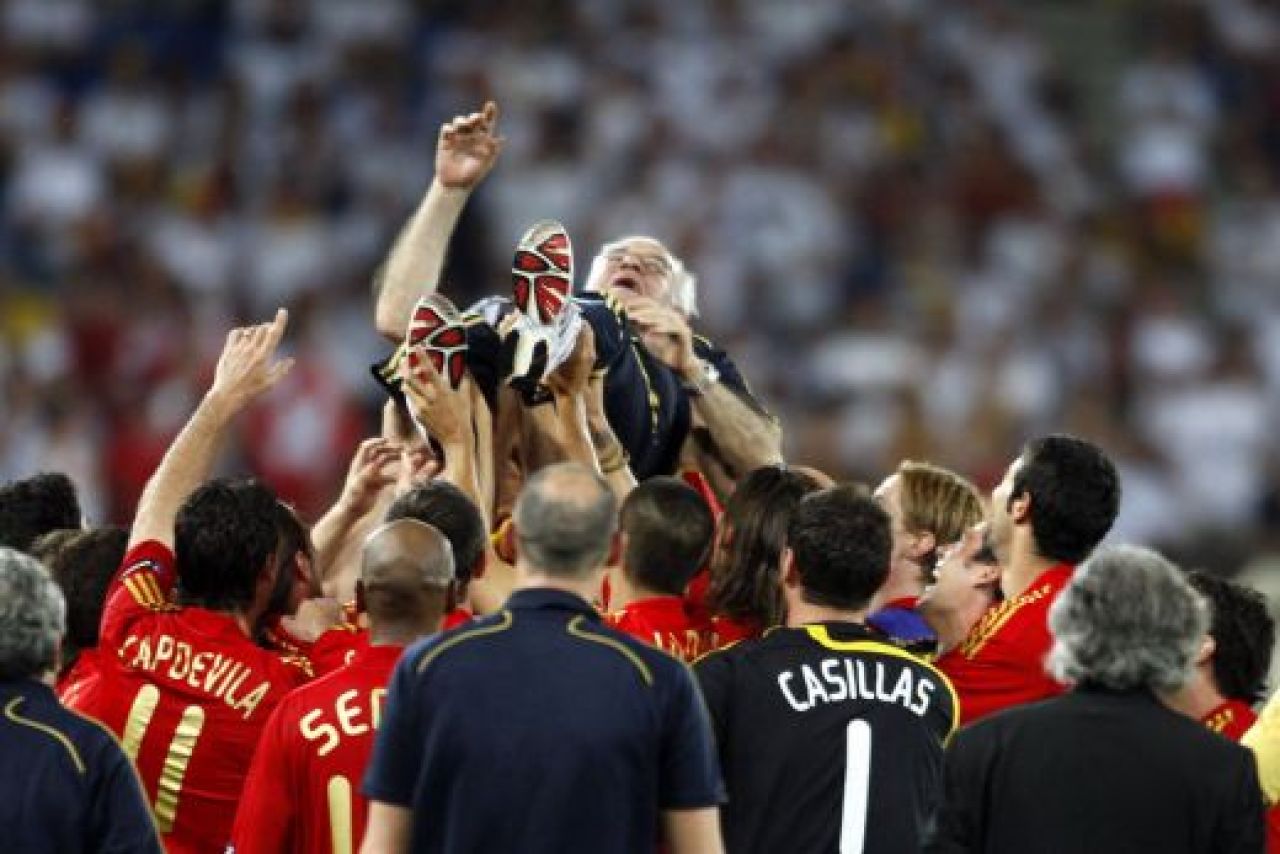 FOTO: Cele mai tari IMAGINI din cariera lui Aragones! Omul care l-a retras pe Raul si a dus reinventat nationala Spaniei A MURIT astazi:_2