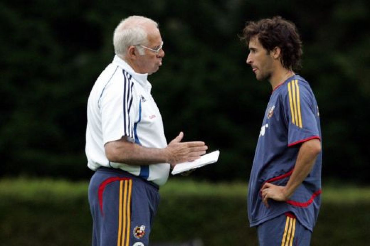 FOTO: Cele mai tari IMAGINI din cariera lui Aragones! Omul care l-a retras pe Raul si a dus reinventat nationala Spaniei A MURIT astazi:_8