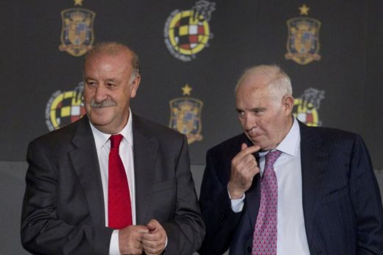 FOTO: Cele mai tari IMAGINI din cariera lui Aragones! Omul care l-a retras pe Raul si a dus reinventat nationala Spaniei A MURIT astazi:_9