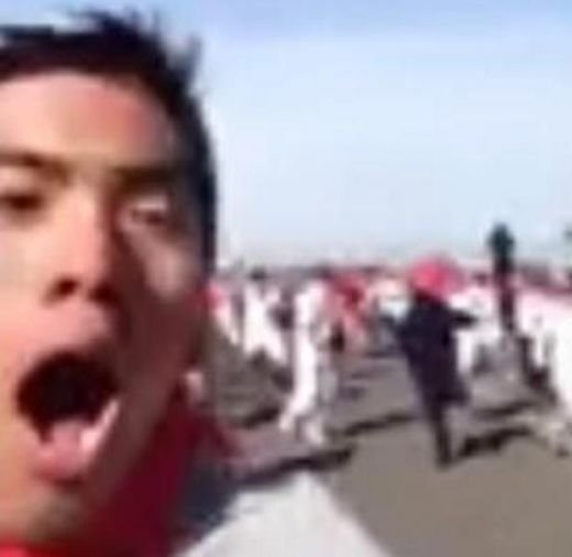 Cel mai periculos selfie din lume. Ce venea cu furie spre acest tanar in timp ce-si facea fotografia. VIDEO