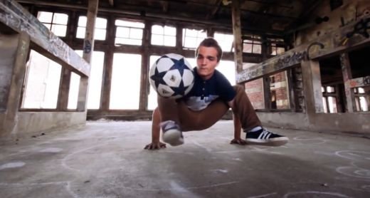 L-ai adorat pe Ronaldinho? Atunci clipul asta o sa te lase fara cuvinte! Cele mai spectaculoase scheme vazute vreodata: VIDEO