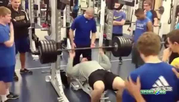 Hercule exista si are doar 18 ani! Performanta incredibila reusita in sala de forta! VIDEO
