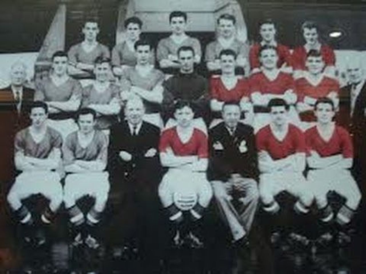 Hegemonia unei echipe URIASE a fost oprita de o catastrofa! Un accident stupid a omorat jumatate de echipa! Cea mai mare TRAGEDIE din istoria lui Man United:_1
