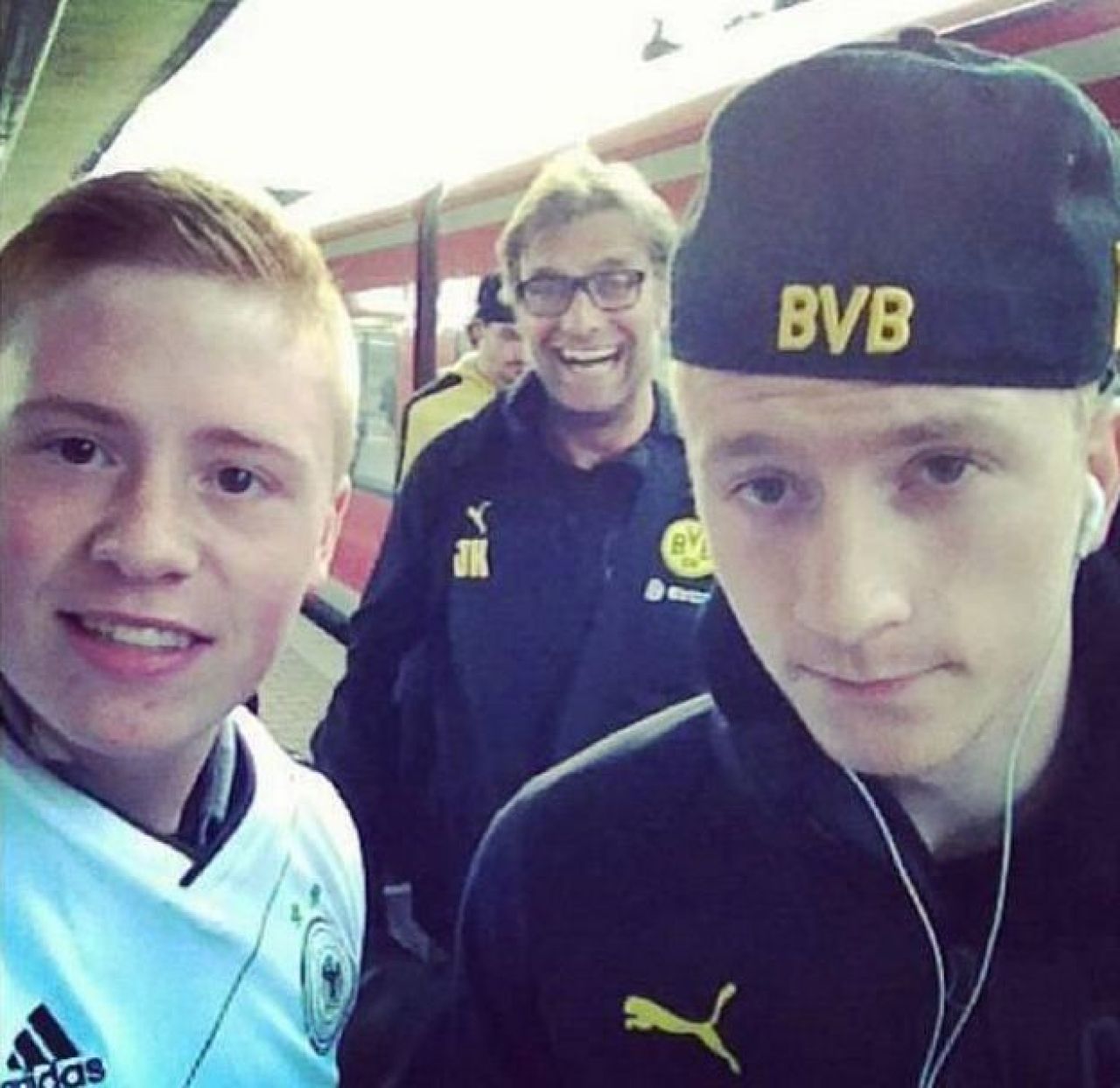 Au facut cea mai mare greseala ca nu s-au uitat in spate! Klopp nu se POATE abtine de la asta! Ce le face vedetelor de la Borussia_1