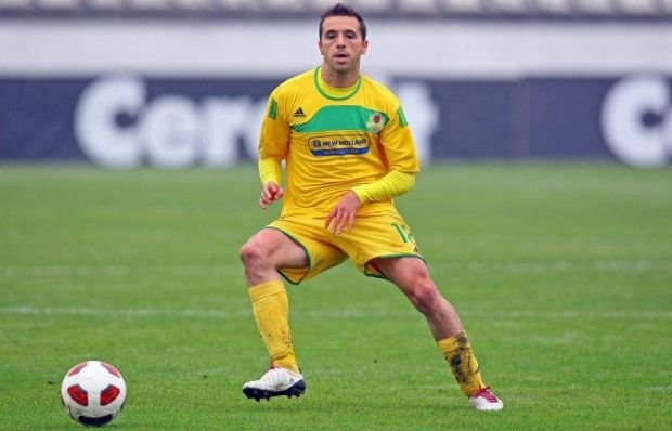 Pe cine inlocuieste Sanmartean in primul 11 la Steaua?