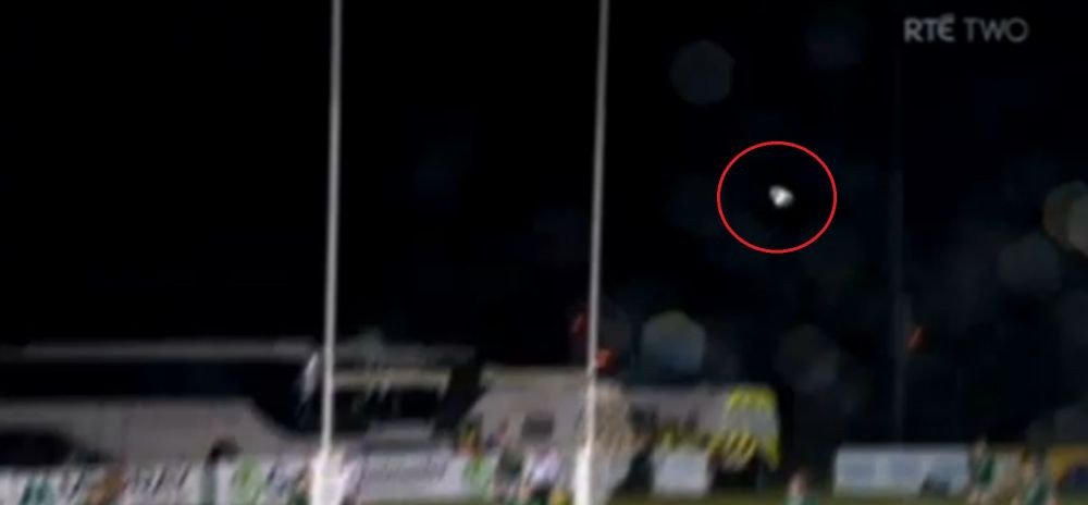 IREAL! De la Roberto Carlos nu s-a mai vazut o asemenea executie! Mingea parea sa se duca aiurea, efectul a fost incredibil VIDEO