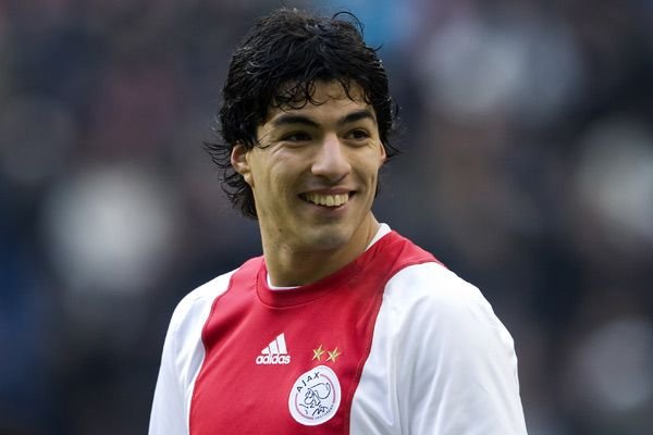 Si-a muscat un adversar si a fost acuzat de rasism! Fanii lui Liverpool il IUBESC, iar in tara sa este IDOL! 