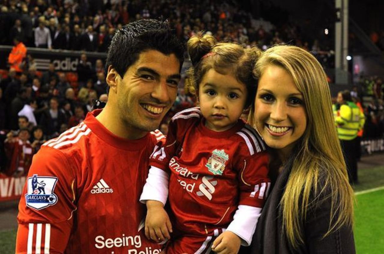 Si-a muscat un adversar si a fost acuzat de rasism! Fanii lui Liverpool il IUBESC, iar in tara sa este IDOL!