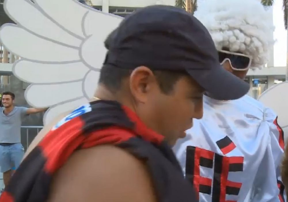 Timpul s-a oprit in loc pe Maracana! Fanii a doua echipe rivale s-au aliat in memoria lui Maicon! Clipe emotionante: VIDEO_3