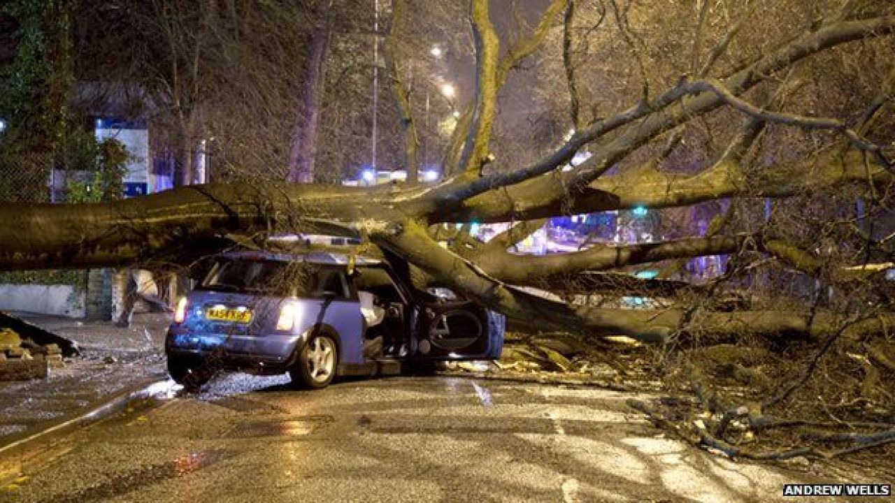 Furtuna a lovit Anglia! Doua meciuri din Premier League au fost amanate. Imagini incredibile din Manchester FOTO_2