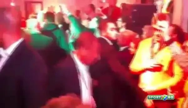 Nimeni nu se astepta sa il vada facand asta! Putin a mers la o petrecere cu sportivii de la Soci. Ce s-a intamplat