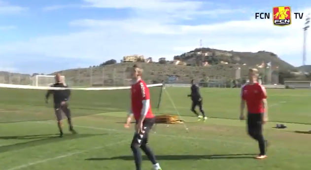 N-ai zice NICIODATA ca e portar dupa ce vezi ce a facut la antrenament! Lovitura care i-a inghetat pe colegi