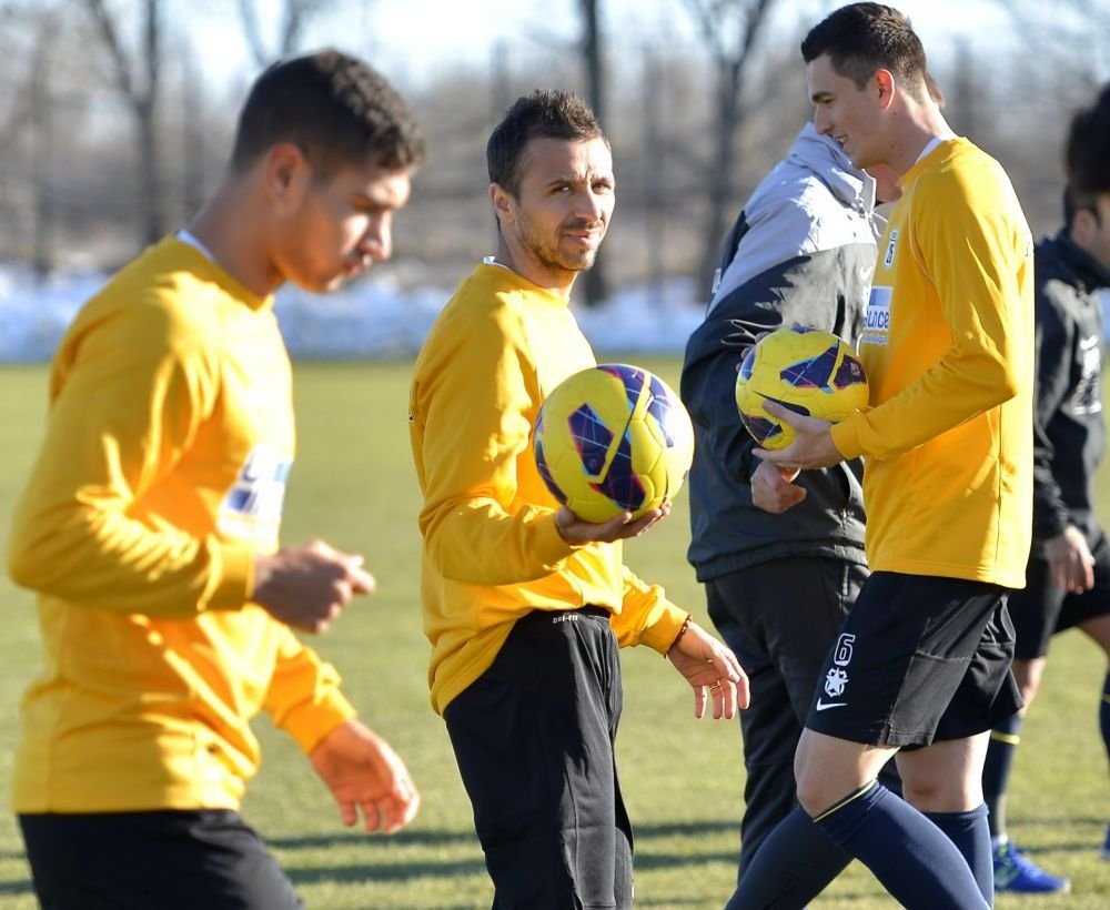 LIVE BLOG E Valen-Team | Stelistii si-au gasit un nou IDOL: Lucian Sanmartean! Vezi cum a fost atmosfera pe Ghencea la primul meci din 2014_2