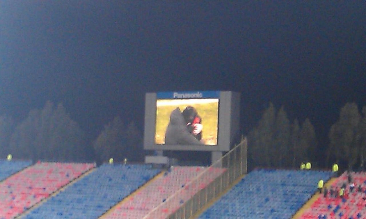 LIVE BLOG E Valen-Team | Stelistii si-au gasit un nou IDOL: Lucian Sanmartean! Vezi cum a fost atmosfera pe Ghencea la primul meci din 2014_8