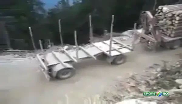 Cea mai periculoasa manevra din lume! Un sofer reuseste imposibilul pe marginea prapastiei! VIDEO