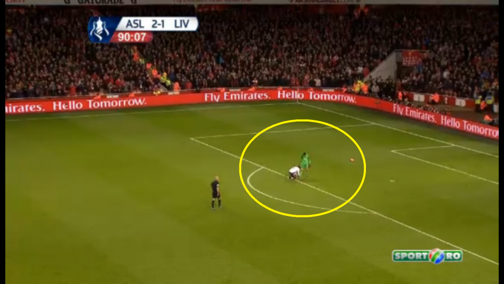 Moment EXTRAORDINAR pe teren! Portarul lui Arsenal tragea de timp, dar Sturridge s-a dus sa-l AJUTE! :) Faza serii in Europa! VIDEO