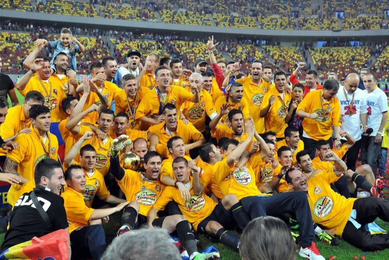 Reghecampf se pregateste sa ia decizia carierei: pleaca sau nu de la Steaua? Lista FINALA a oamenilor care ii trimit CV-ul lui Becali in inchisoare_2