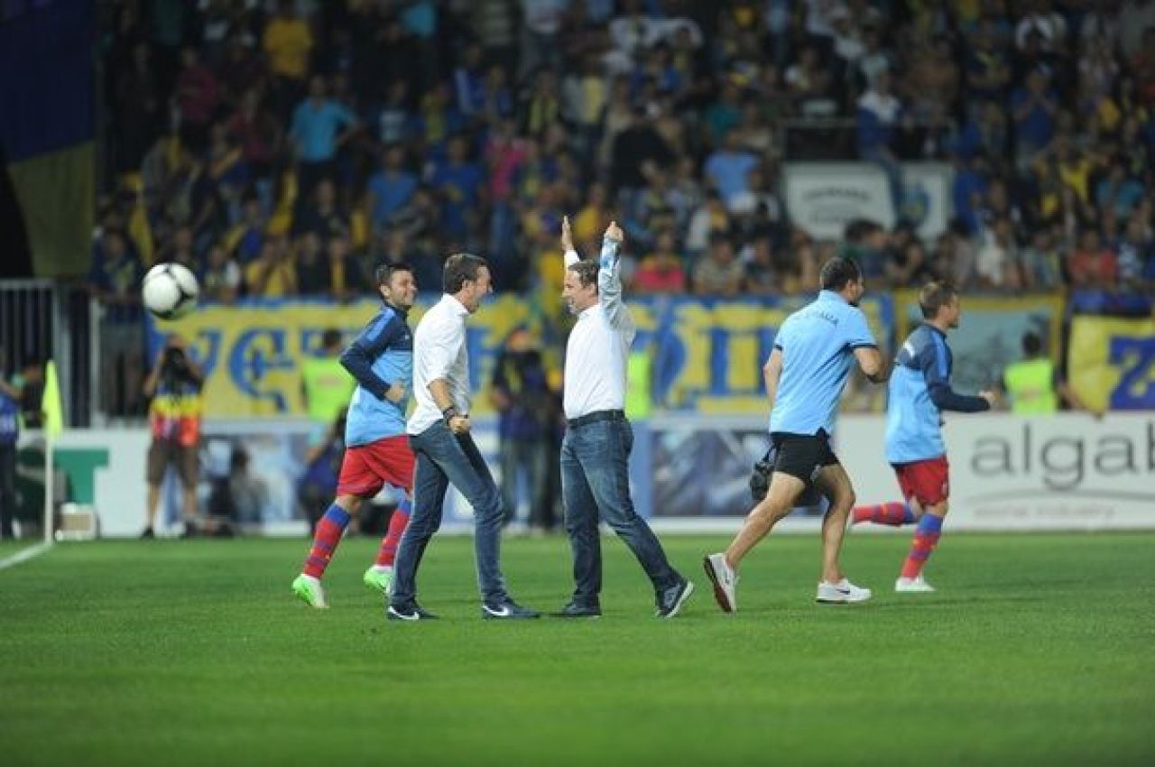 Reghecampf se pregateste sa ia decizia carierei: pleaca sau nu de la Steaua? Lista FINALA a oamenilor care ii trimit CV-ul lui Becali in inchisoare_7