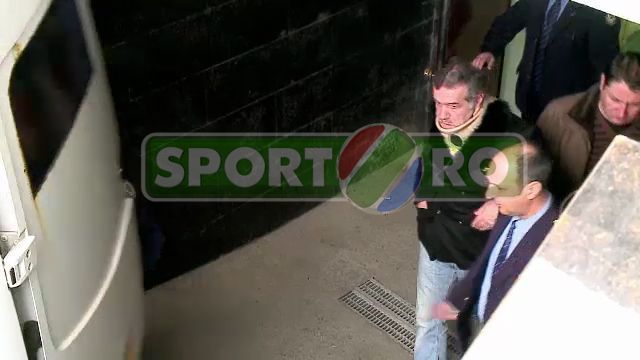 Imaginile transformarii dramatice pentru Becali in inchisoare: