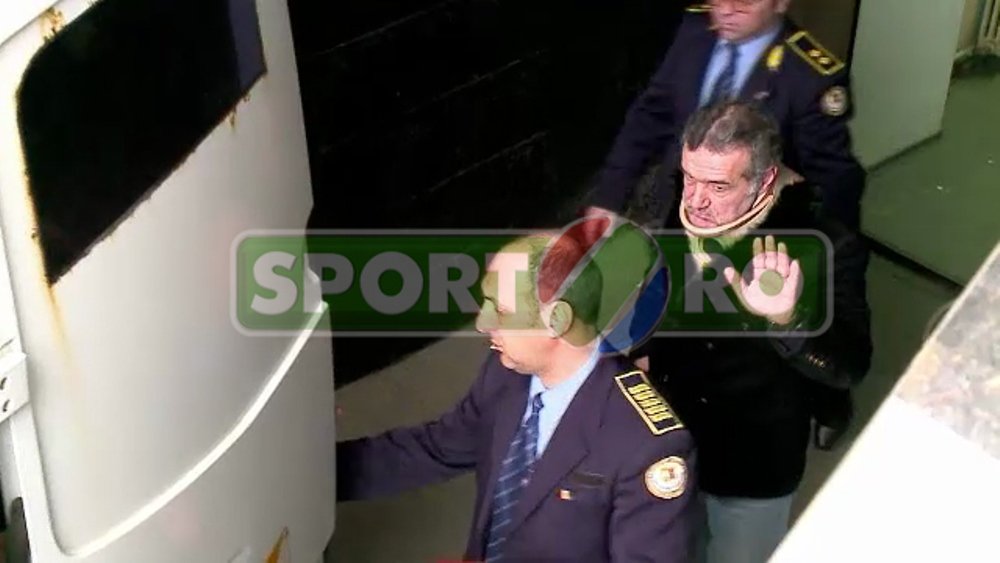Imaginile transformarii dramatice pentru Becali in inchisoare: 